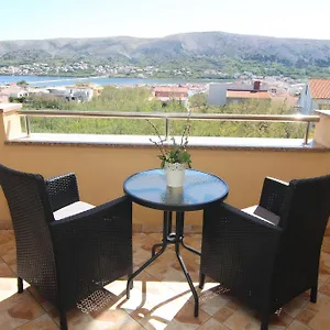 apartments-damir-pag-island.hotelinzadar.com/